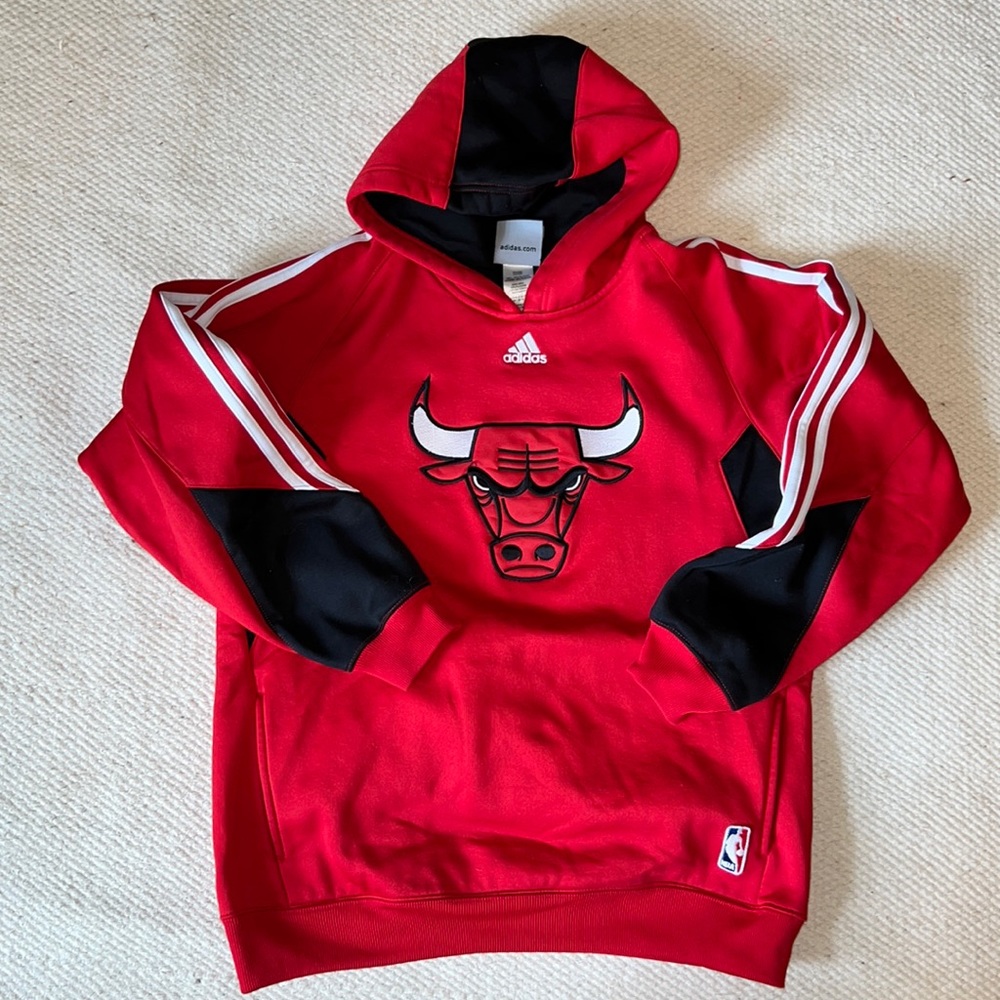 Adidas CHICAGO BULLS hooded sweatshirt! 🏀